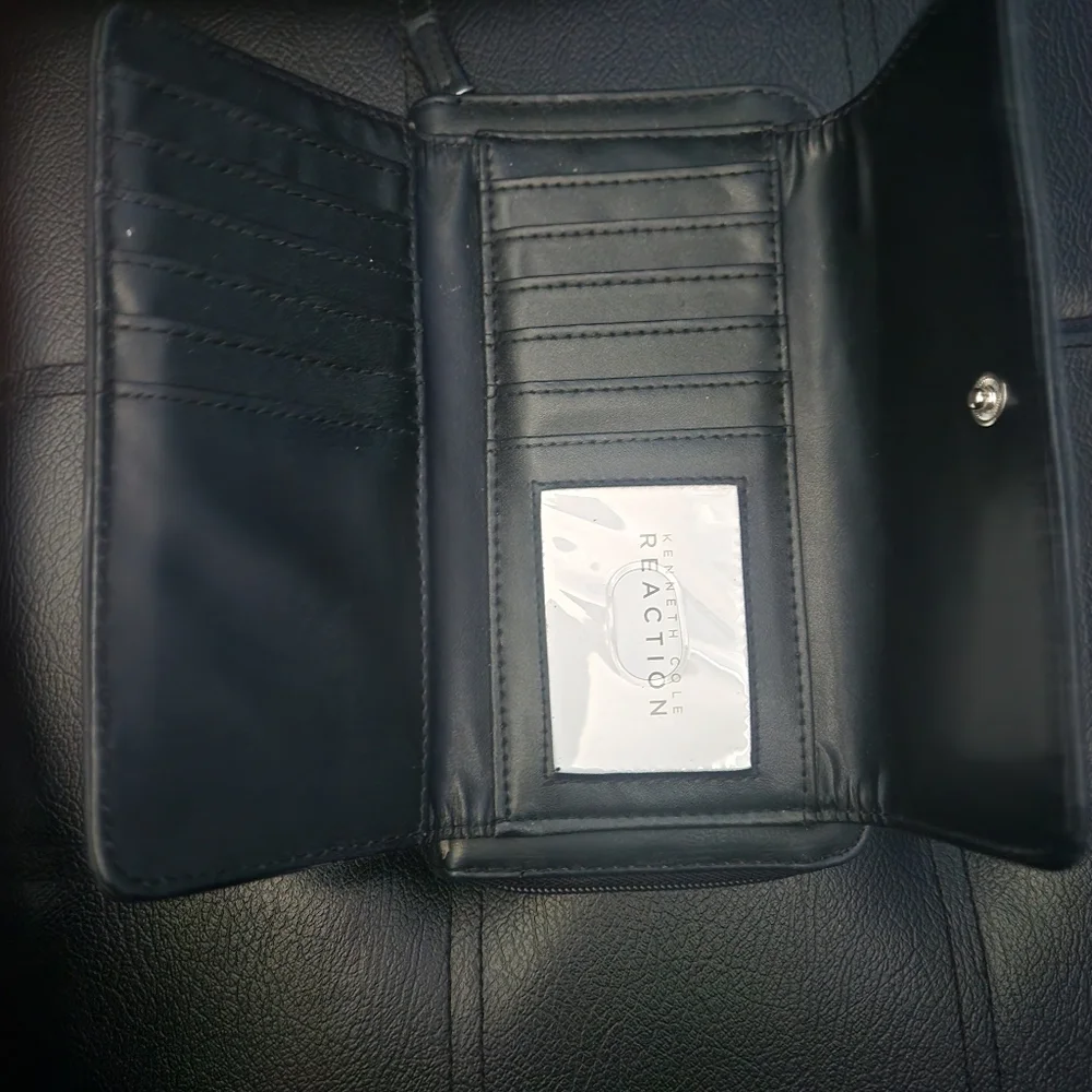 Kenneth Cole Reaction sleek wallet